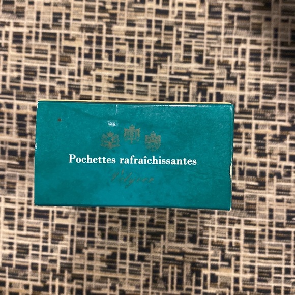 Roger & Gallet 10 Refreshing Tissues - Picture 5 of 8